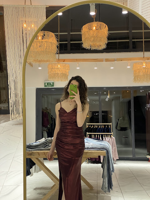 Bordo Drapeli Yırtmaçlı Abiye Elbise
