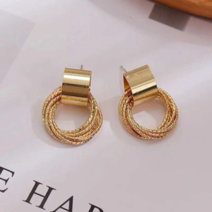 Gold Halka Detaylı Modern Küpe